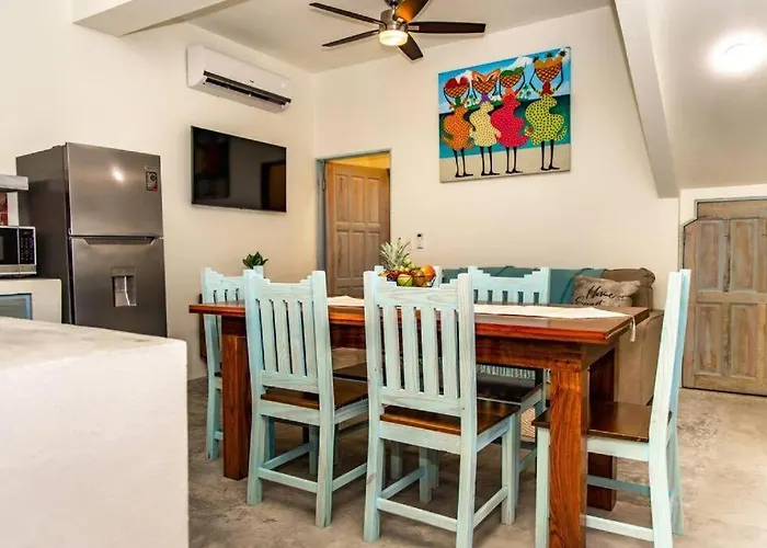 Babylon * San Pedro (Ambergris Caye)